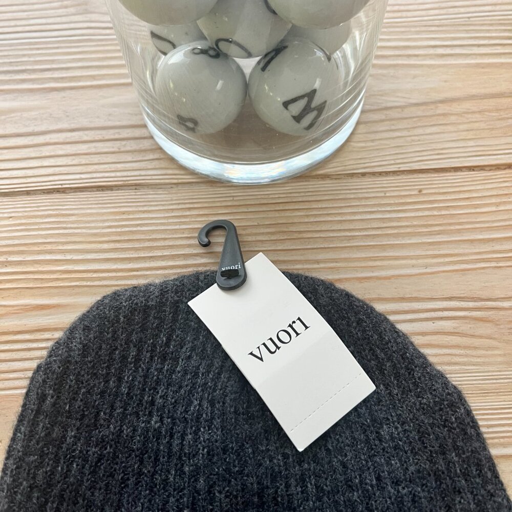Vuori Cozy Cashmere Knit Beanie hat – Charcoal Gray – NWT - Picture 4 of 6